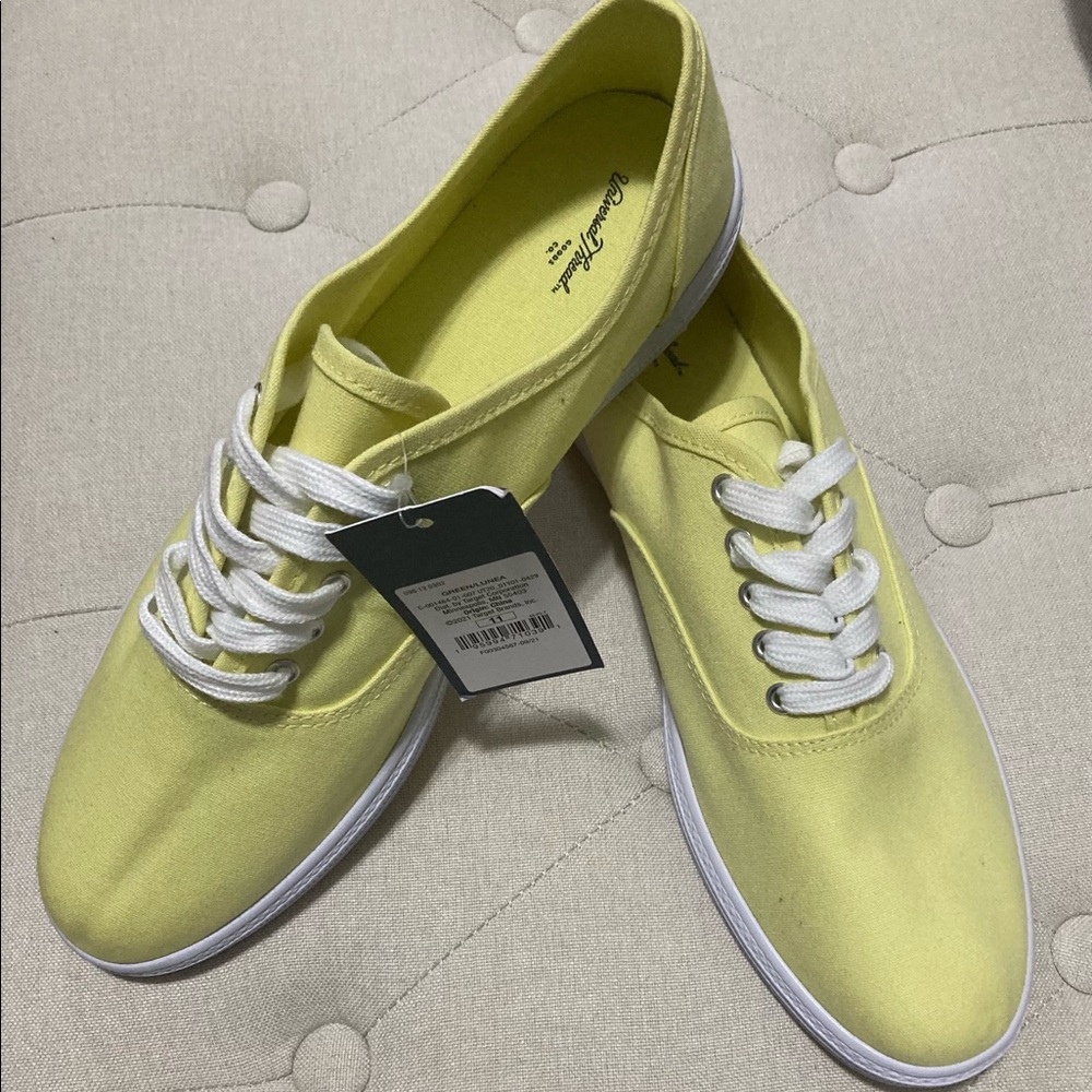 Universal Thread Lunea Lace-Up Sneakers - Women’s, yellow in size 11